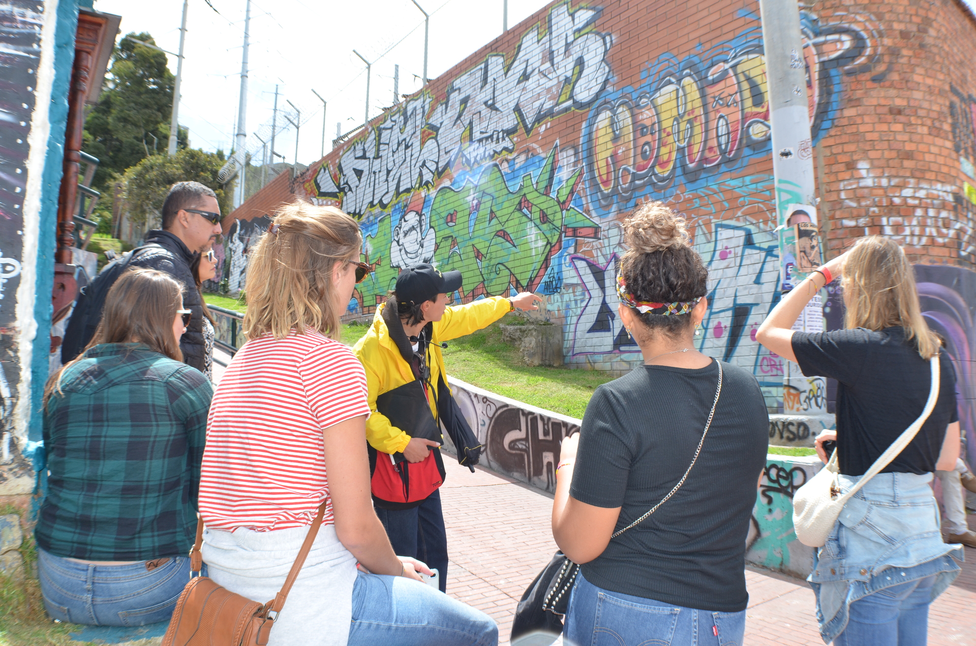 Graffiti Tour Privado en La Candelaria Bogotá