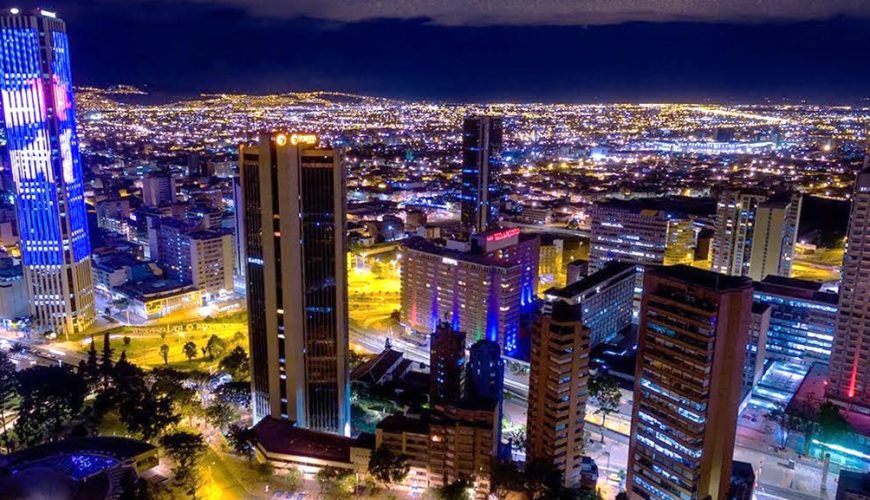 Vista nocturna de Bogotá desde arriba