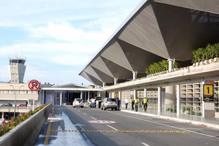 Private Arrival or Departure Transfer: Alfonso Bonilla Aragón Airport
