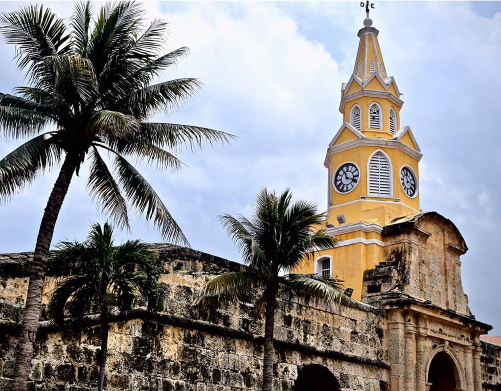 Cartagena City Tour Walled City + San Felipe Castle + Popa Convent (optional)
