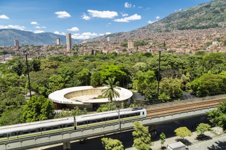Jardín Botánico + Comuna 4 Medellín City Tour