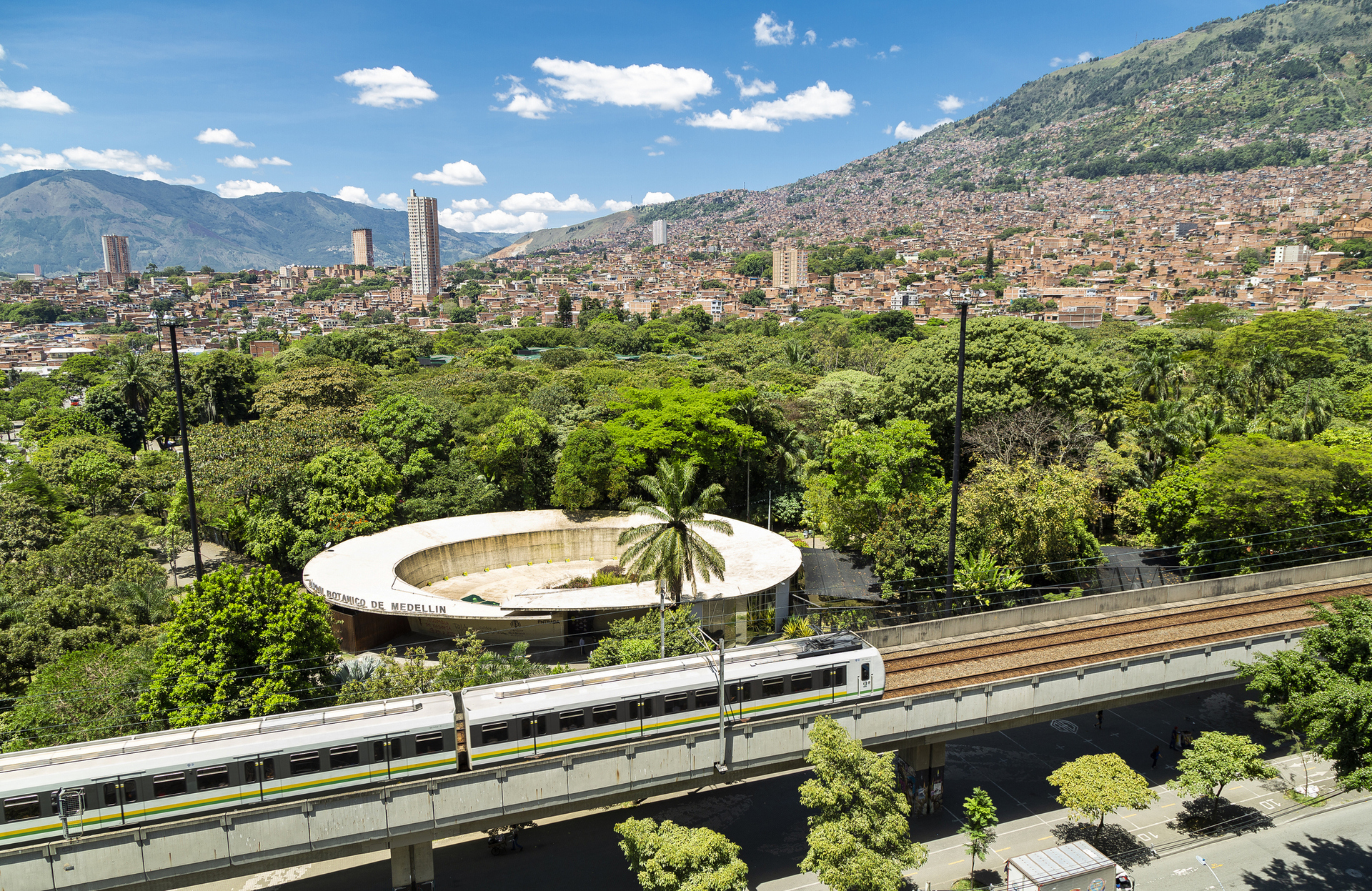Jardín Botánico de Medellín + Parque Arví City Tour 6H